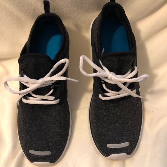 champion black tennis shoes